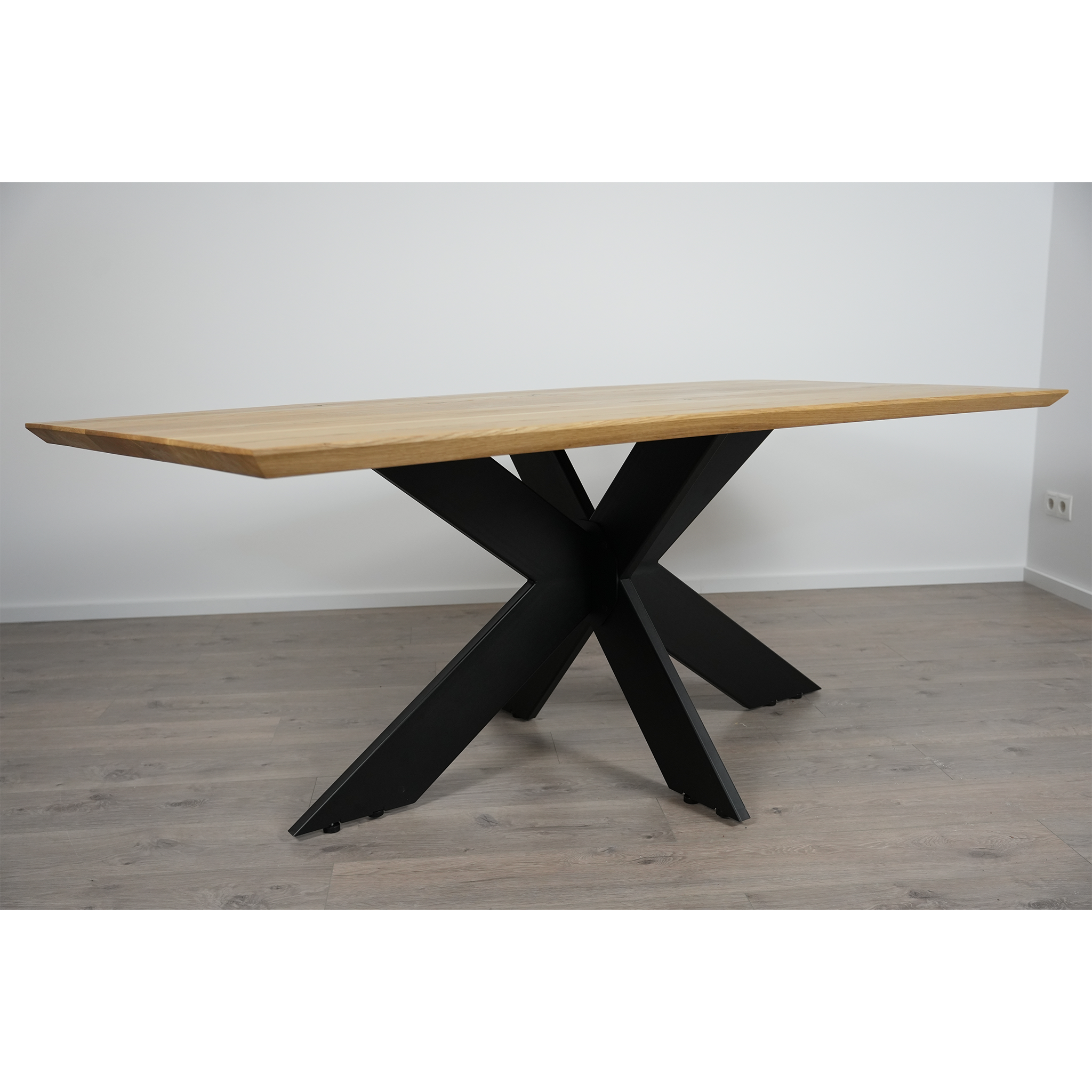 Massivholz Esstisch | Schweizer Kante Spider Gestell / Schwarz