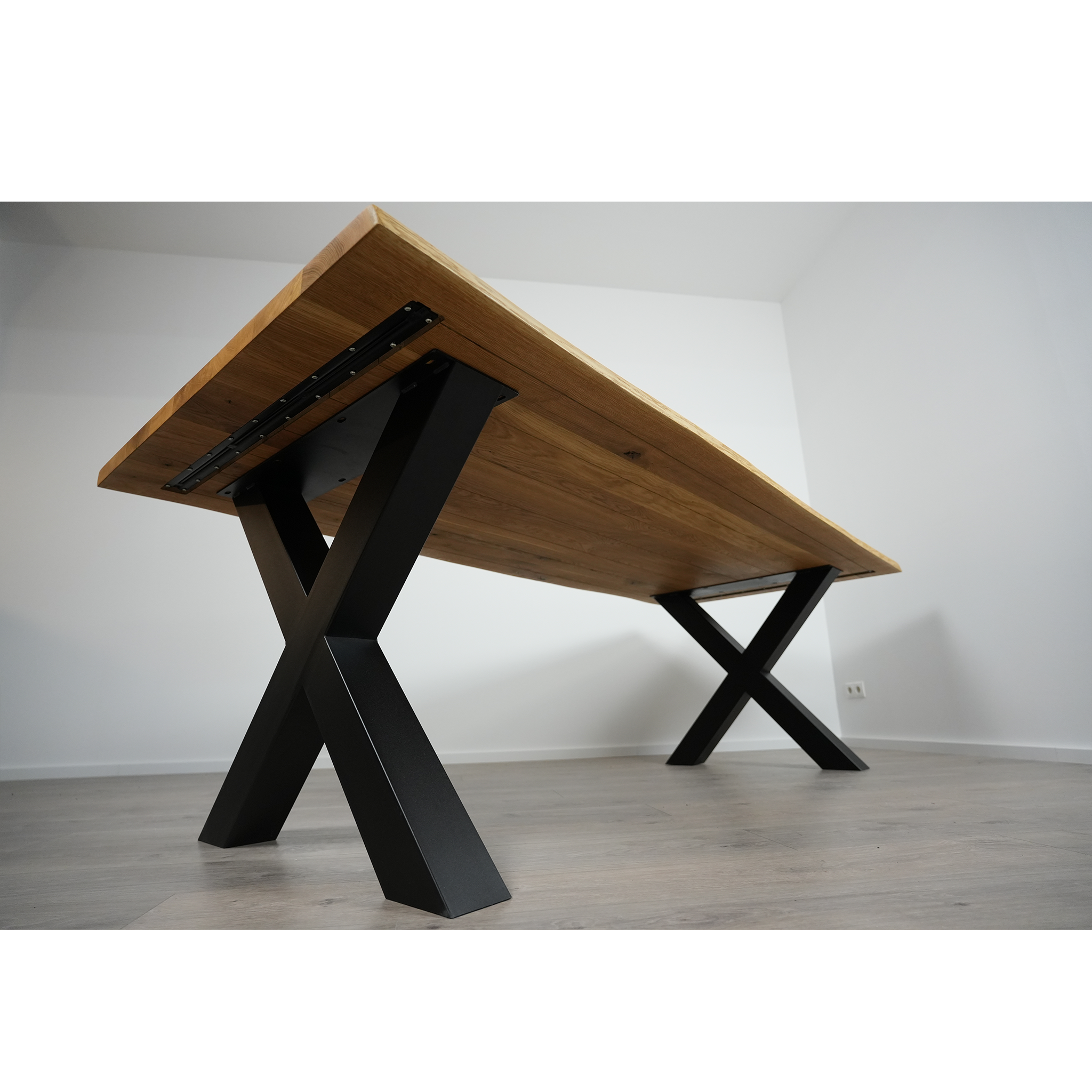 Esstisch Massivholz | Baumkante X - Gestell / Schwarz
