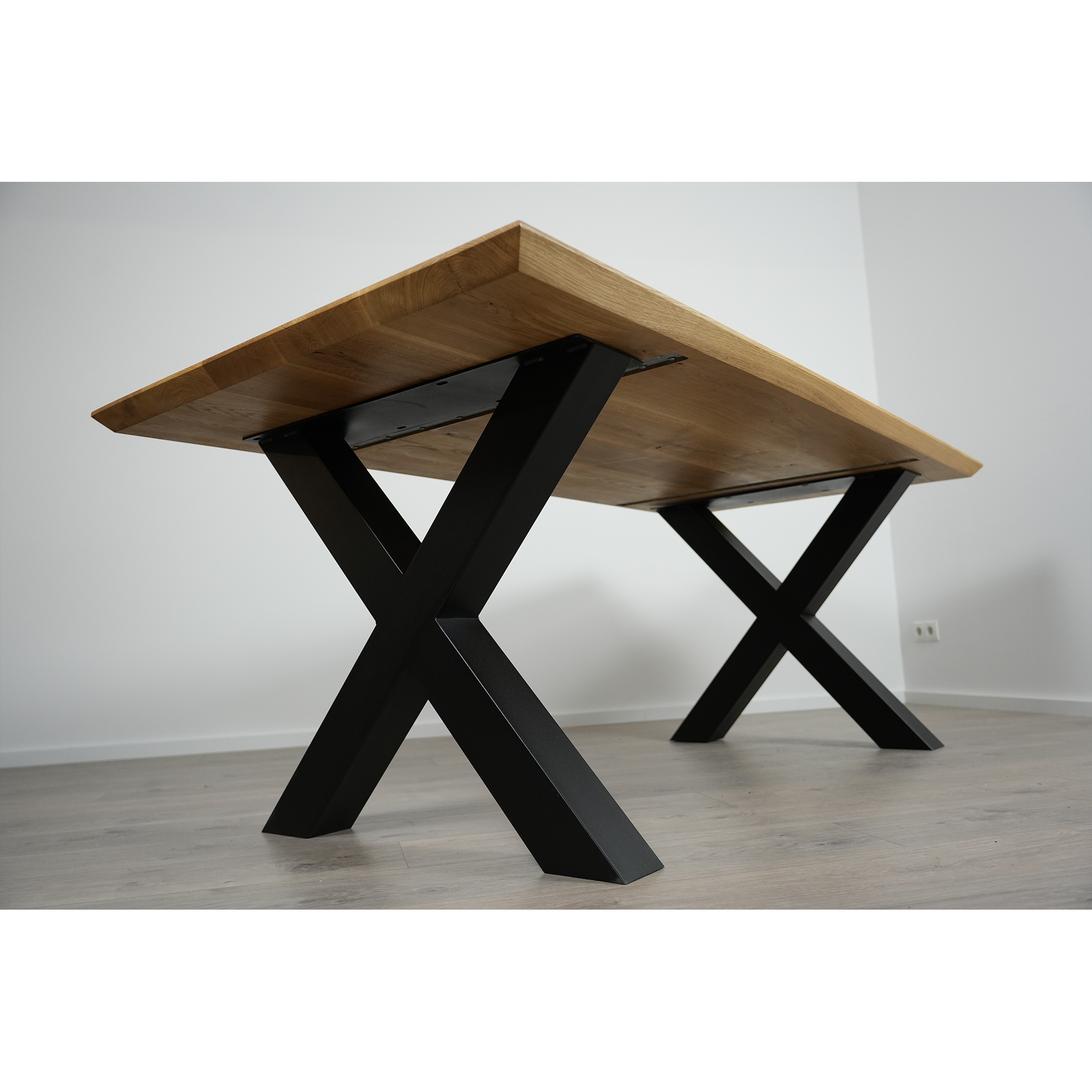 Esstisch Massivholz | Schweizer Kante X - Gestell / Schwarz