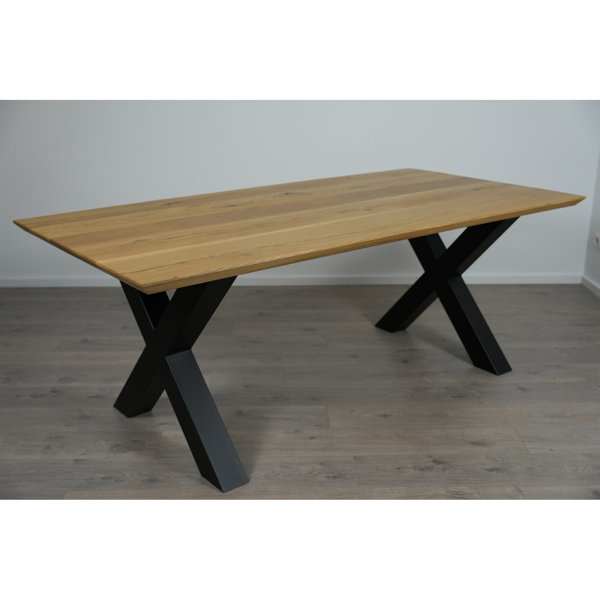 Esstisch Massivholz | Schweizer Kante X - Gestell / Schwarz