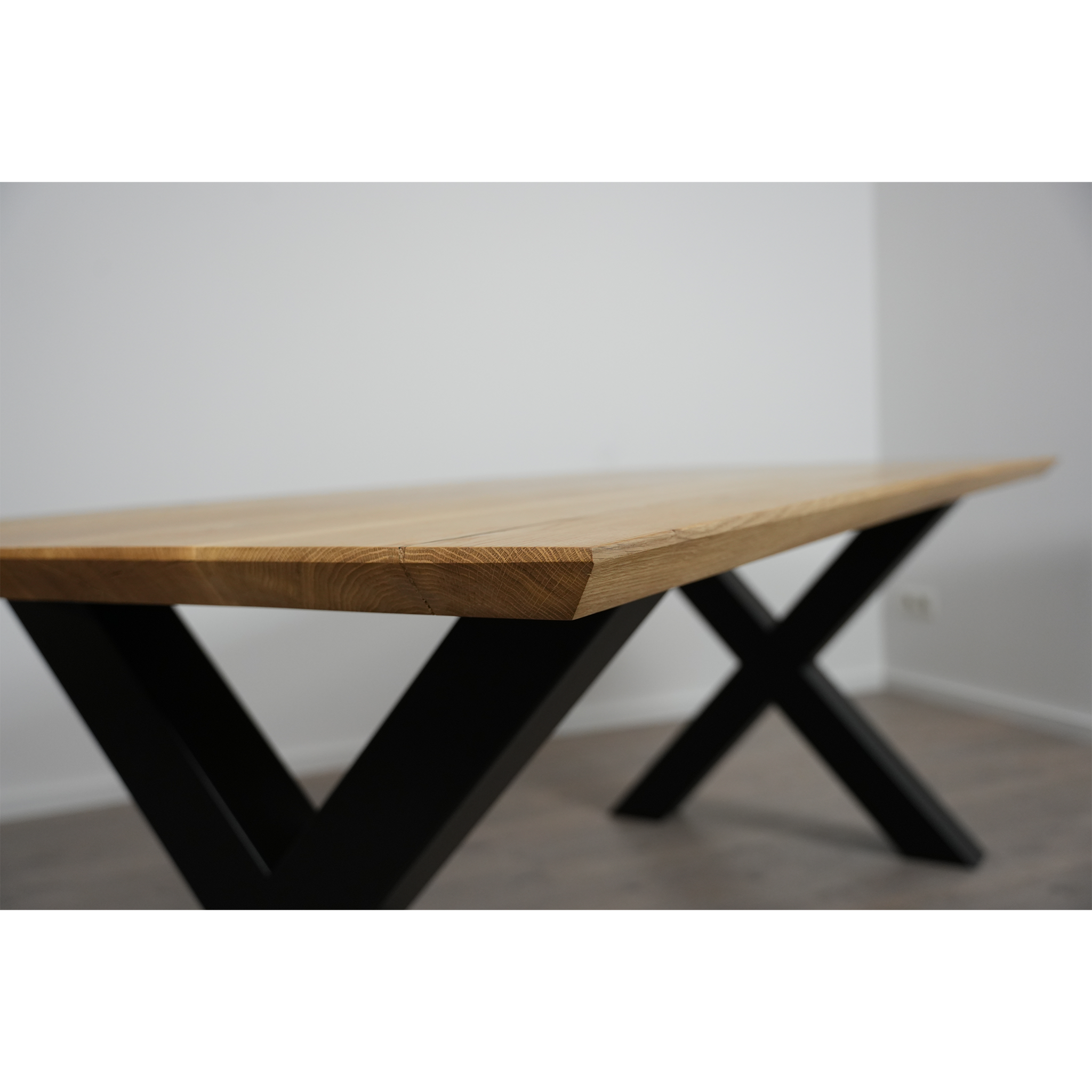 Esstisch Massivholz | Schweizer Kante X - Gestell / Schwarz