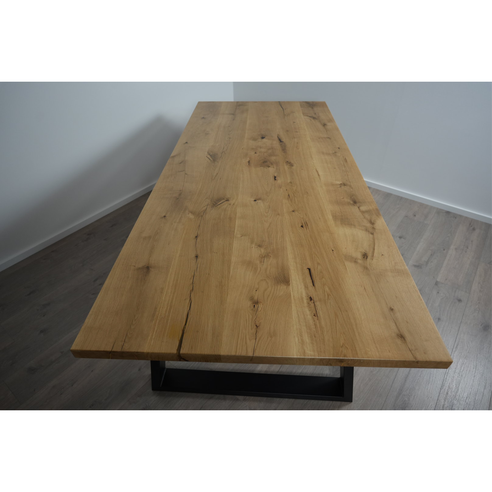 Esstisch Massivholz | Gerade Kante mit Trapez Gestell / Schwarz