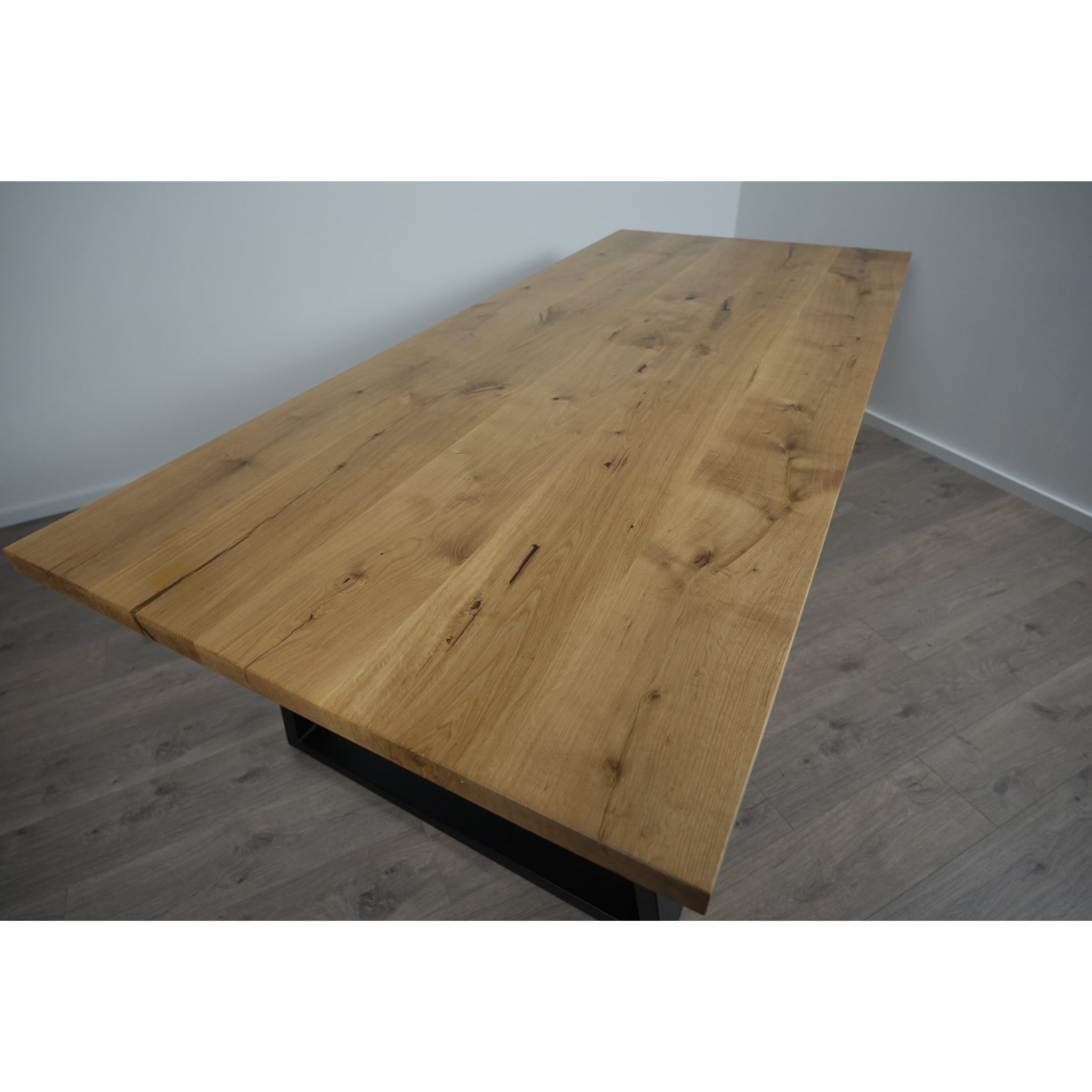 Esstisch Massivholz | Gerade Kante mit Trapez Gestell / Schwarz