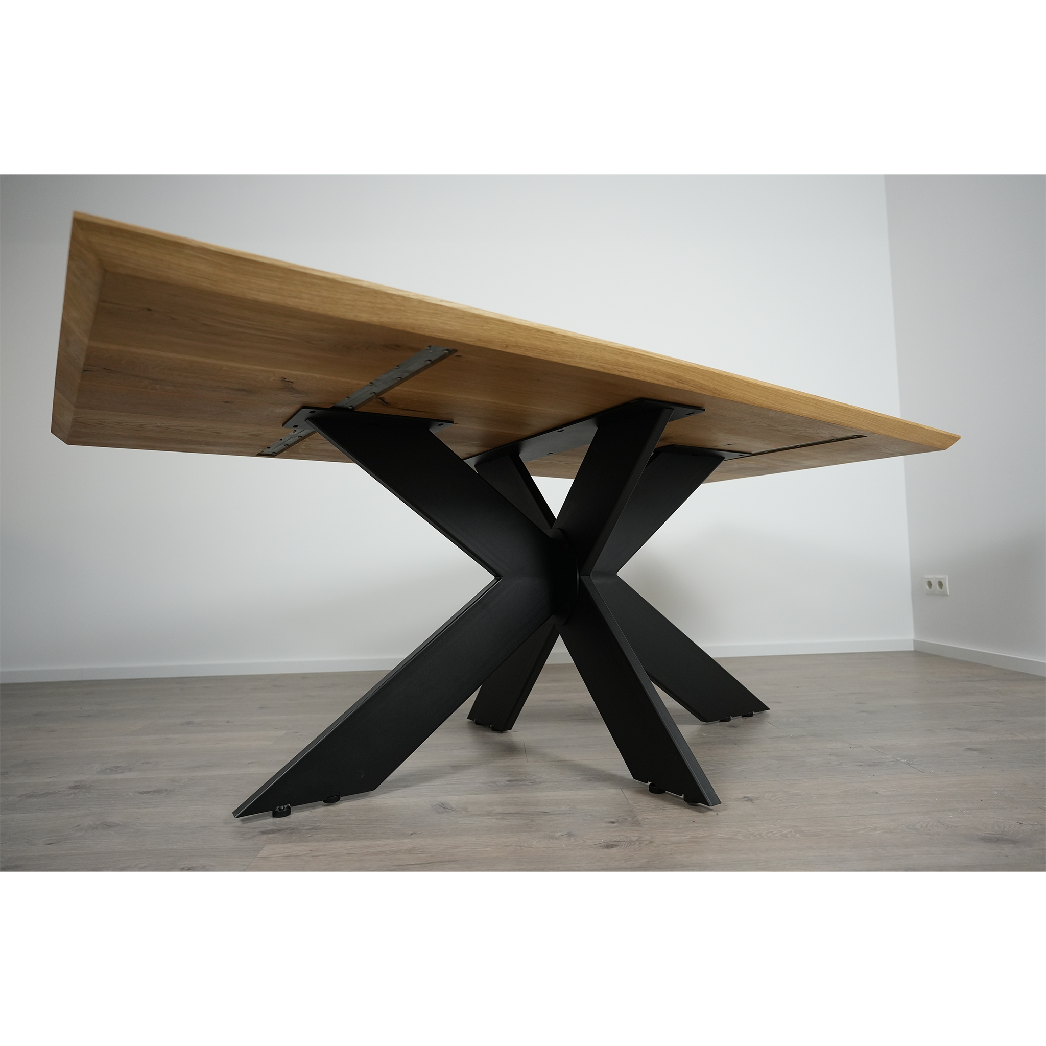 Massivholz Esstisch | Schweizer Kante Spider Gestell / Schwarz