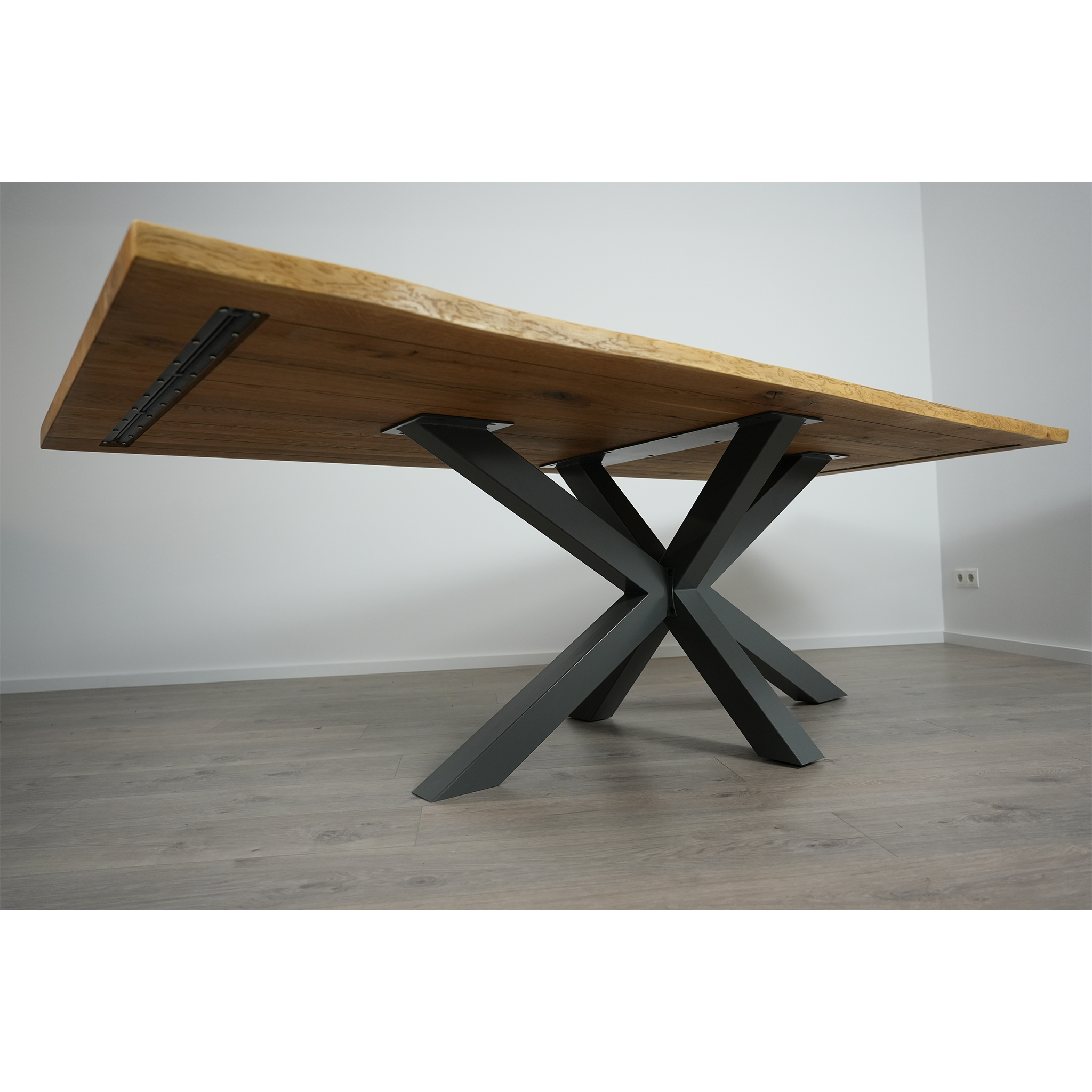 Massivholz Esstisch| Baumkante Spider Gestell / Grau